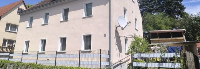 Affascinante casa unifamiliare in posizione collinare con vista ampia – molto potenziale per una progettazione personalizzata