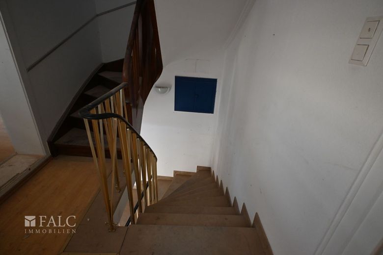 Hausrenovierung: 5x Wohnungen in Vermietung – Treppenhaus