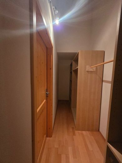 Reihenhaus-Perle nahe Chiemsee &amp; Kampenwand – Begehbarer Kleiderschrank