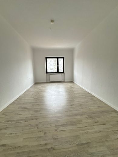 Helle renovierte 4-ZKB Wohnung mit Balkon in verkehrsgünstiger Lage – Esszimmer
