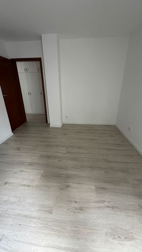 Schöne 3-Zimmer DG Wohnung mit modernisierter Küche und Balkon – Kinder-/Arbeitszimmer