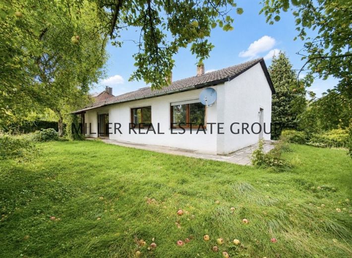 Renovierungsbedürftiges Einfamilienhaus mit großem Grundstück, Garten, Garage und Ausbaupotenzial in Ingolstadt-Pettenhofen! – Außenansicht
