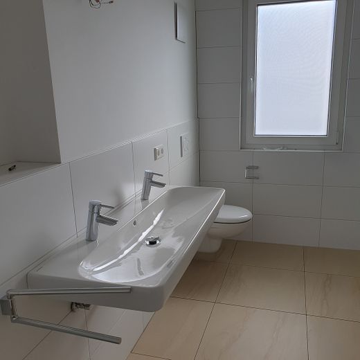 4-Zimmer- Penthouse-Wohnung mit riesiger Dachterrasse – Doppelwaschtisch