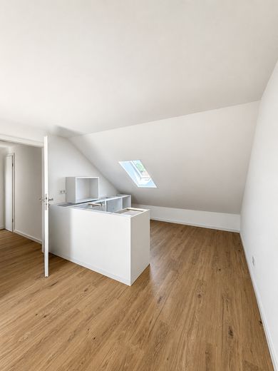 Modernized 2-room top-floor apartment in Böblingen – Foto 2