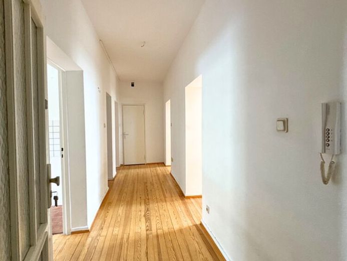 Großzügige 4-ZKB-Erdgeschosswohnung nahe des Saarbrücker Staden – Foto 1
