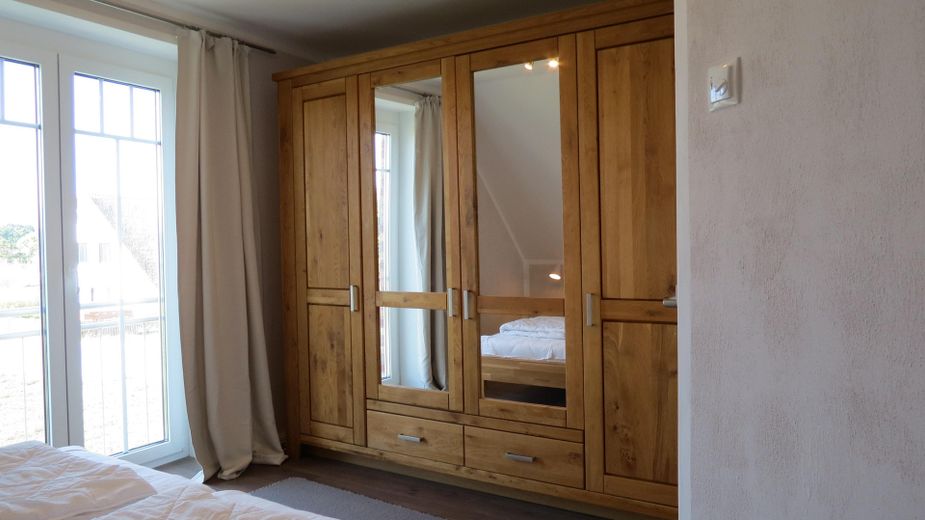 Schlafzimmer 1