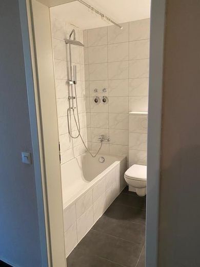 Wohnung 2,5 Zimmer – Badezimmer-links