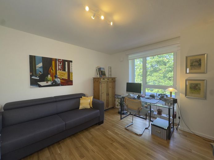 Penthouse im Staffelgeschoss mit großzügigem Wohnbereich, Balkon und hochwertiger Ausstattung – Arbeitszimmer