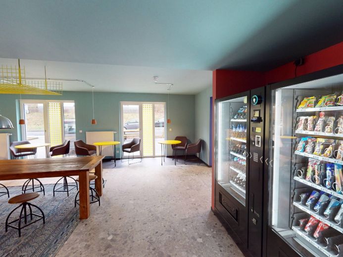 **STUDENTS ONLY** Rollstuhlgerechtes Apartment MÖBLIERT mit TERRASSE im Open Living House Siegen (nur für Studierende!) – Ansicht I: Gemeinschaftsfläche