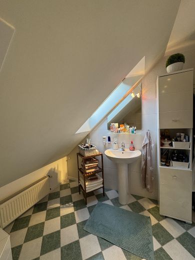 2. Badezimmer im Spitzboden