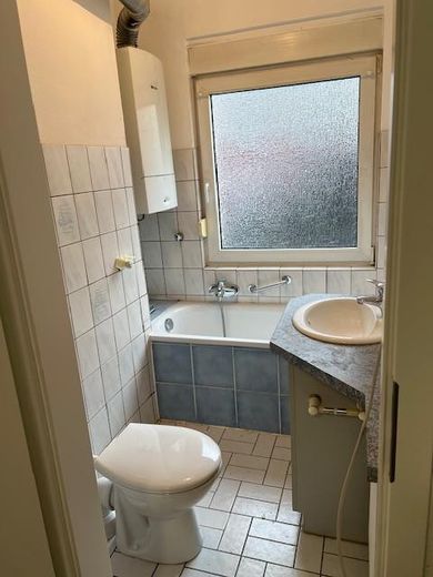Kleine Zweizimmerwohnung – Bad - Beispielsfoto