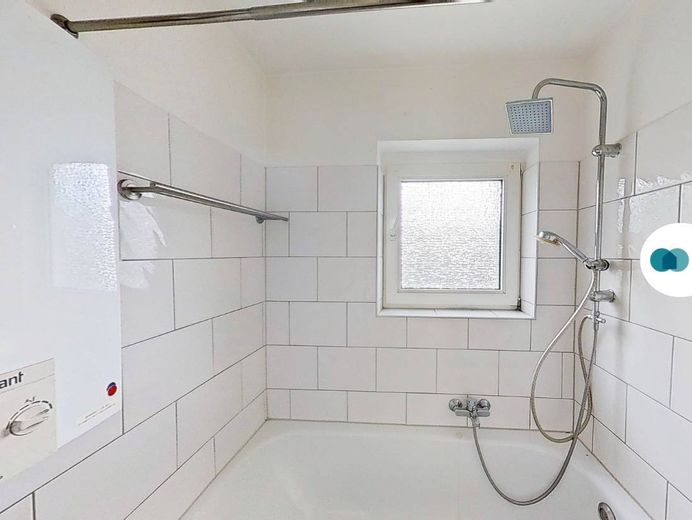 ** Helle 2-Zimmer-Wohnung mit ruhiger und dennoch zentraler Lage ** – Ansicht II: Badezimmer