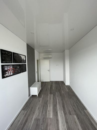 Klimatisierte und Vollständig renovierte Wohnung mit 3 Zimmern, Balkon und Einbauküche in Düsseldorf – Foto 11