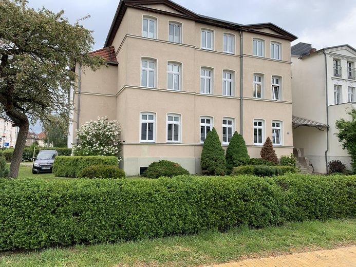 3-Raumwohnung mit PKW-Stellplatz, Küche und Keller – Foto 1