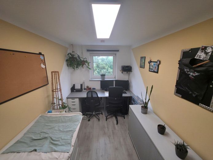 Bremen Neustadt’ın çatılarının üzerinde yaşam – gün batımları sunan modernize edilmiş 4 odalı daire! – Arbeitszimmer I