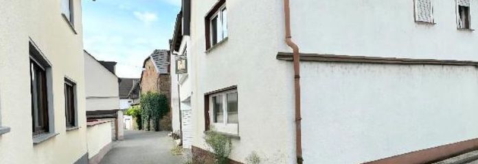 Renovierungsbedürftiges Einfamilienhaus mit Potential Garage und Keller in Rheinbrohl im Zentrum