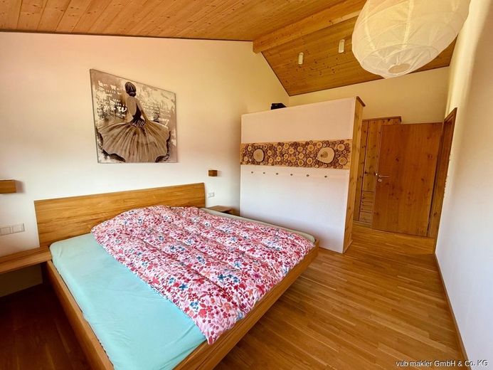Exklusives, neuwertiges Einfamilienhaus in Hof mit  Südwest-Terrasse, Garagenanlage und Sauna – VUB0002352-10