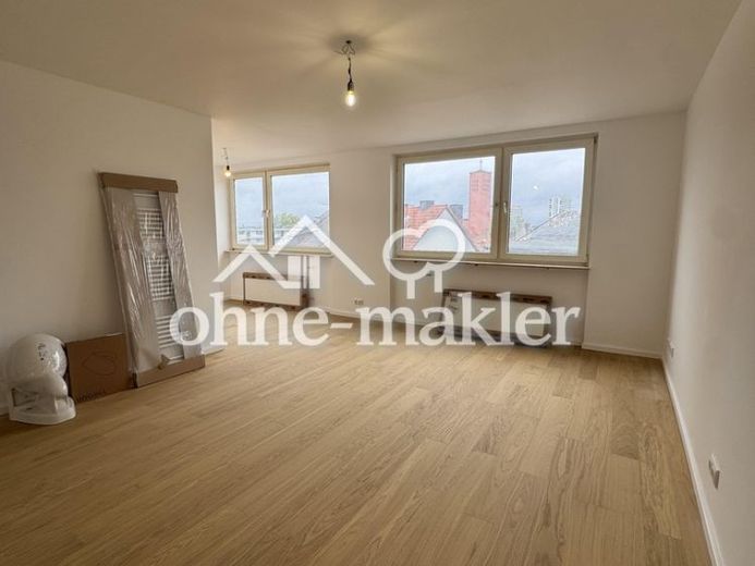 Erstbezug nach Sanierung. Sehr Helle 2 Zimmer Wohnung mit Einbauküche – Photo 1