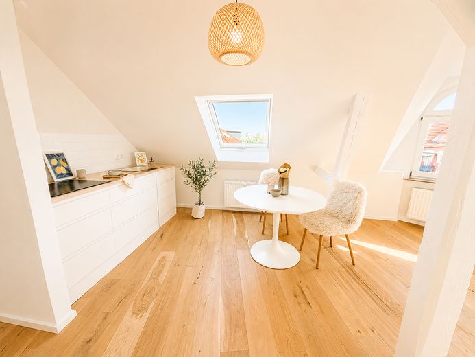 **Traumhafte Maisonette-Wohnung in der Andreasvorstadt** Sofort einziehen // ohne Provision – Küche 