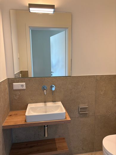 Exklusive 2-Zimmer-Neubauwohnung mit Balkon – Gäste-WC