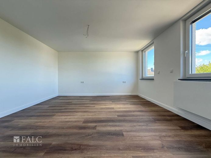 ***Erstbezug nach Kernsanierung - Doppelhaushälfte mit 7 Zimmern und großzügigem Grundstück*** – 1. Schlafzimmer OG