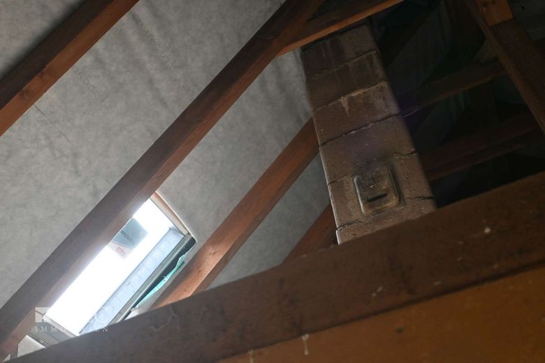 Machen Sie was daraus! EFH wartet auf "Renovierung" – Dachboden