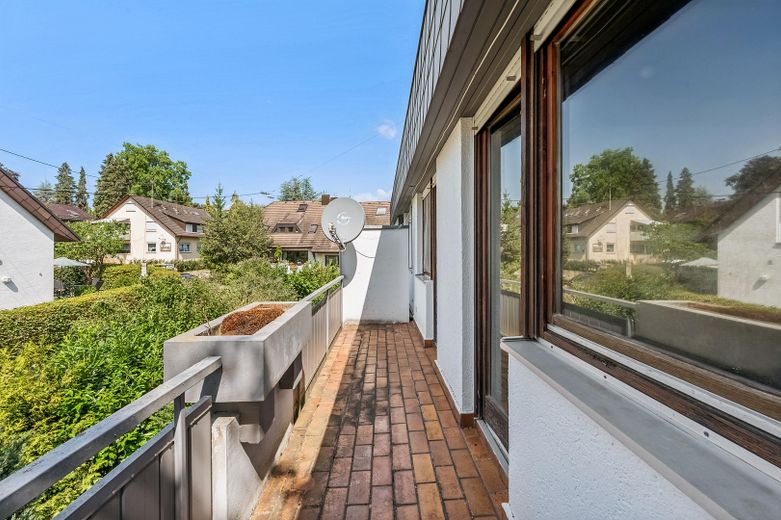 Fikirleriniz için bolca alan – LE-Stetten’de bahçeli, geniş bir ikiz ev – Balkon 2. OG