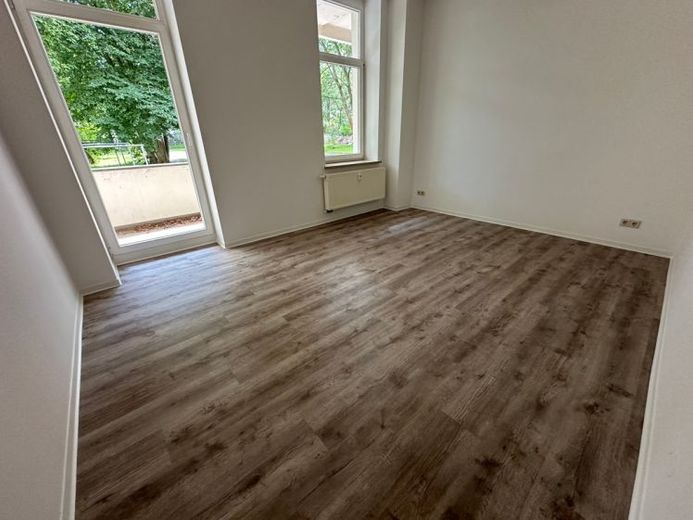Frei ab 1.8. - EBK-Abkauf mögl / nur Wohnzi. straßenseitig / Stellplatz ! – Foto 1