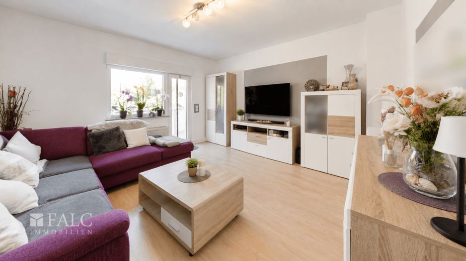 Ihre kleine Wohlfühloase mit Balkon und traumhaftem Gartenanteil! – Wohnbereich