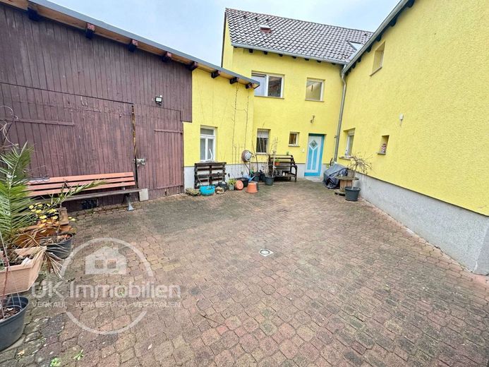 Saniert + Charmant! 1-2-Familienhaus im Hofreitenstil in MKK-Neuberg + Flexibel 5-8-Zimmer möglich! – Gebäudeansicht