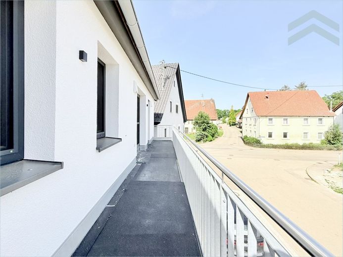 Wohn- &amp; Hobbyparadies -› XXL Garage, Schwedenofen, Wärmepumpe &amp; PV-Anlage – Balkon