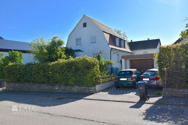 Großes Grundstück mit Handwerkerhaus – Außenansicht