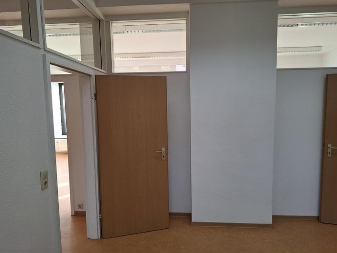 Barrierefreie, helle Büro/Praxisräume in Filderstadt Bernhausen – Raum Nord Mitte /Tür n.Süd