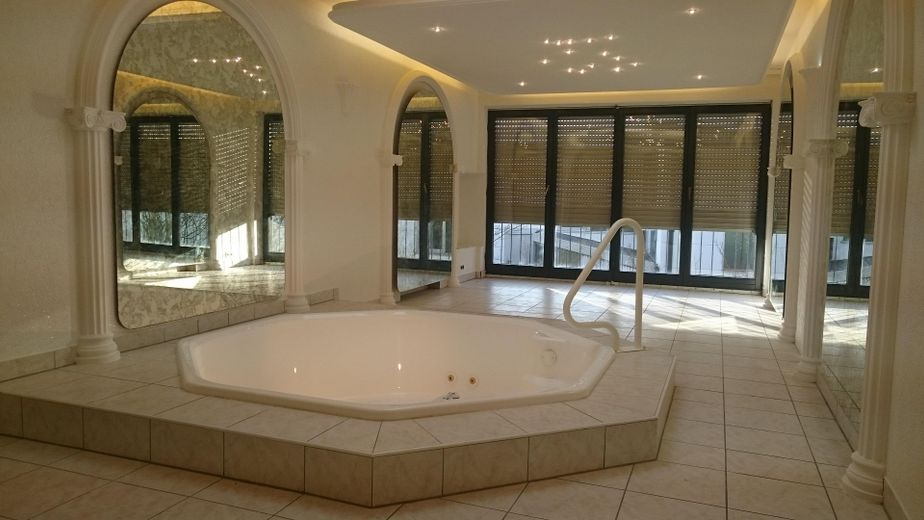 Ático con bienestar en 320 m² – Jacuzzi