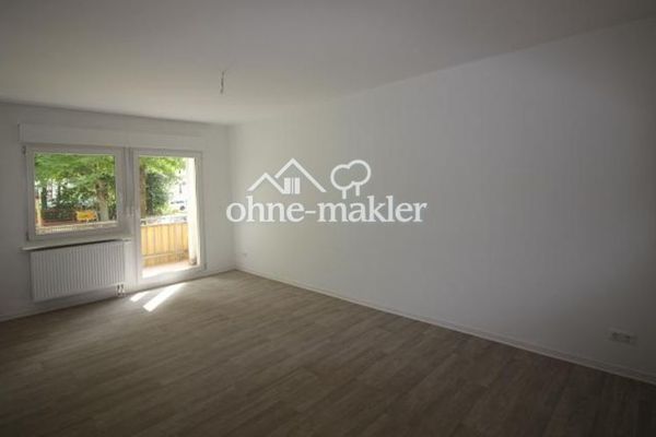 Beautiful 2-room apartment with fitted kitchen directly on Goethestraße