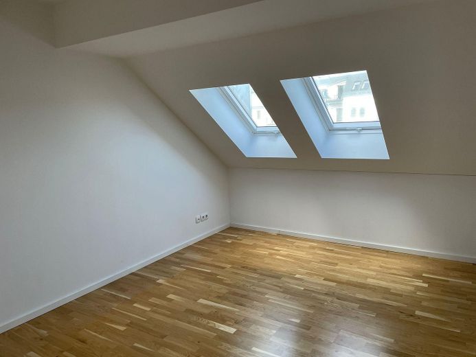 5-Zimmer-Wohnung mit schöner Dachterrasse Nähe Prenzlauer Berg – Schlafzimmer 1 im Dachgeschoss