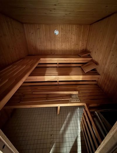 Viel Raum zum Leben: Riesige Landhausvilla in Neuhof/Fulda! – Sauna im Wellnessbereich