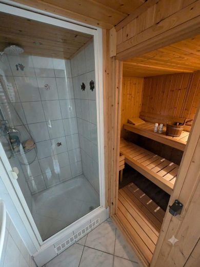 परिवारों के लिए सुकूनभरा आशियाना – Sauna und Dusche - Keller