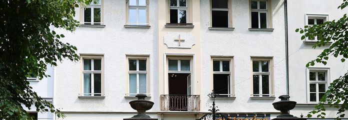 Complesso storico residenziale e commerciale con guest house a Berlin-Mitte – Sophienstraße – Vorderhaus Straßenansicht