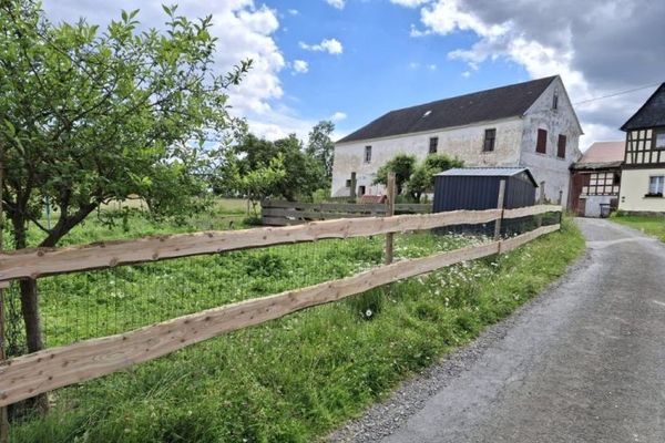 Vierzijdige hoeve met prachtige details - Gerenoveerd - Open haard - Badkamer met ligbad en douche