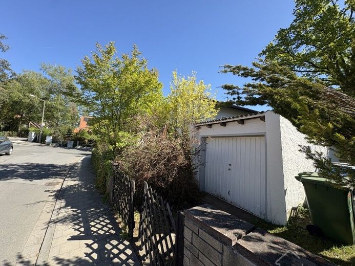 Gepflegtes Einfamilienhaus mit Garage und Garten in ruhiger u. gehobener Lage Erlangen – EFH Erlangen 010