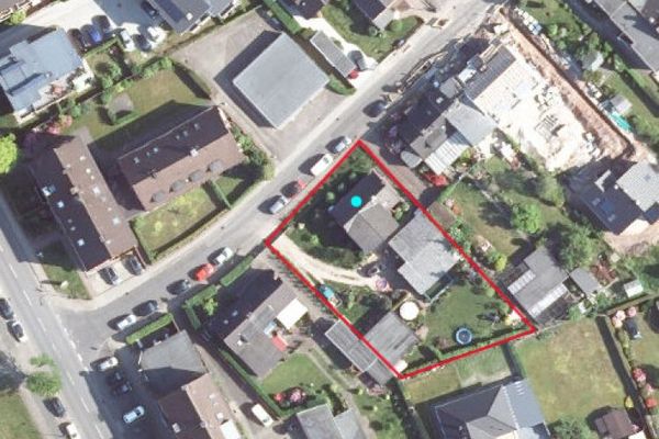 Casa unifamiliare indipendente su terreno di 1.161 m² a Schenefeld – Potenziale alle porte di Amburgo