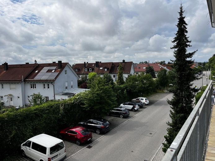 genügend Parkpl. gegenüber