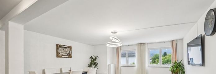 Achtung ! Große Wohnung mit 2 Südbalkonen und Bergblick, evtl. im Paket mit Gewerbeeinheit im EG