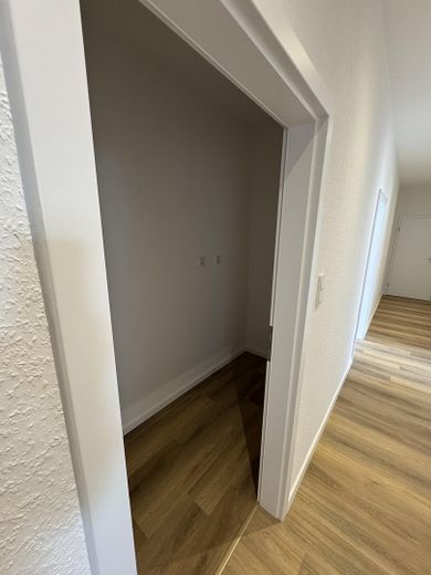 Helle und frisch sanierte 3 Zimmer Wohnung – Abstellraum