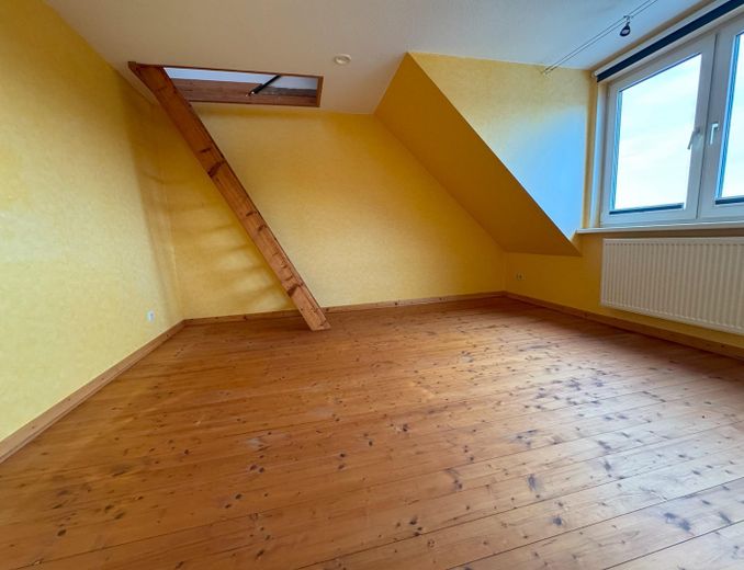 Zimmer 4/z. Spitzbo. Whg 2DG 