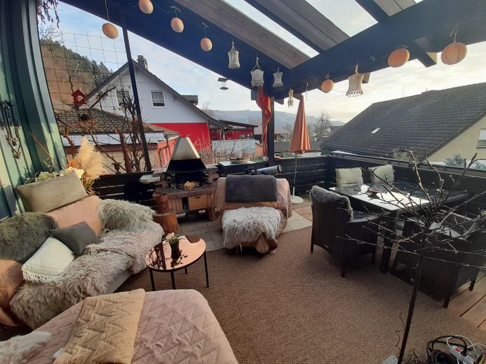 Grosser Balkon mit Grill