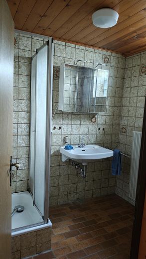 Freistehendes Einfamilienhaus mit Garage und Garten – sofort bezugsfrei in Trebur-Geinsheim – Bad Souterrain