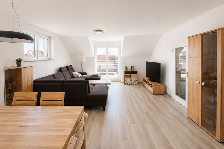 PROVISIONSFREI: Helle 4-Zimmer-Eigentumswohnung mit großer Terrasse in Herzogenaurach-Niederndorf – Ansicht Wohnzimmer 1