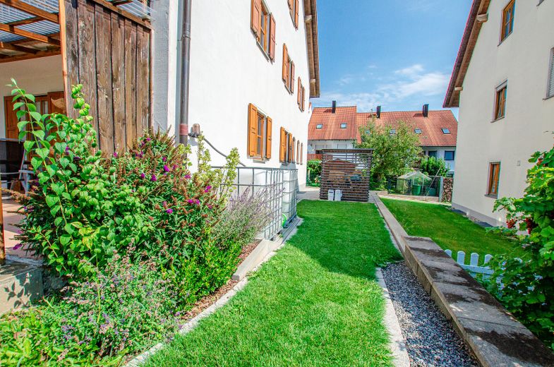 Garten seitlich